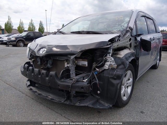40059304 :رقم المزاد ، 5TDZK3DC5DS315709 vin ، 2013 Toyota Sienna V6 7 Passenger مزاد بيع