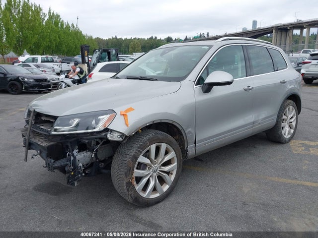 2015 Volkswagen Touareg V6 მანქანა იყიდება აუქციონზე, vin: WVGEF9BP5FD006201, აუქციონის ნომერი: 40067241