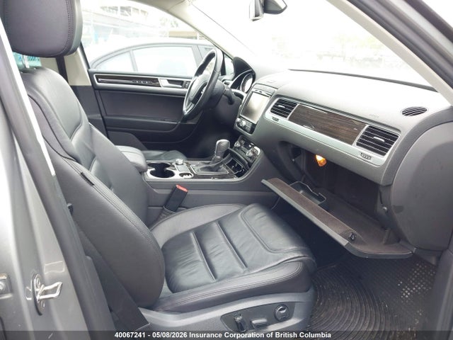 2015 Volkswagen Touareg V6 მანქანა იყიდება აუქციონზე, vin: WVGEF9BP5FD006201, აუქციონის ნომერი: 40067241