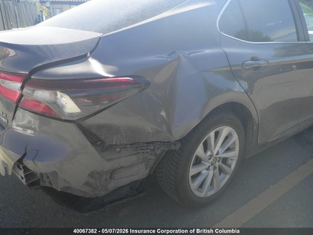 40067382 :رقم المزاد ، 4T1C31AKXMU558345 vin ، 2021 Toyota Camry مزاد بيع