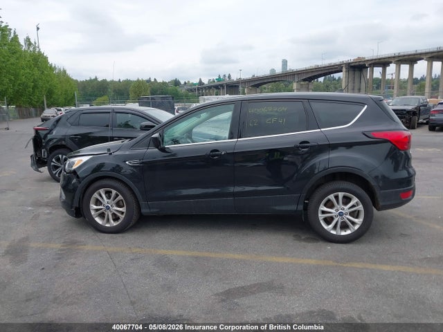 Продажа на аукционе авто 2019 Ford Escape Se, vin: 1FMCU9GD3KUB36810, номер лота: 40067704