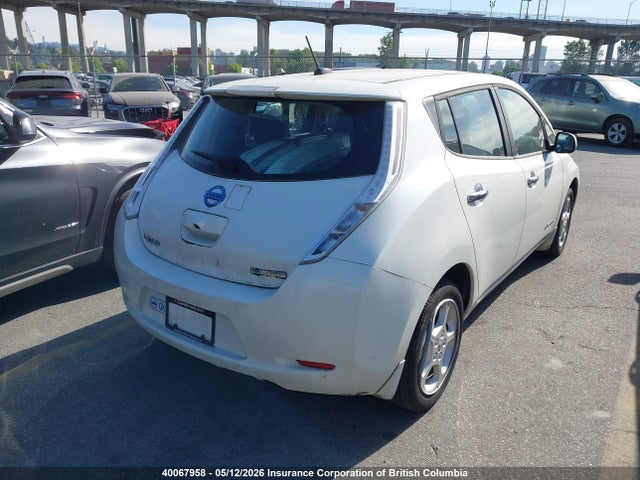 40067958 :رقم المزاد ، 1N4AZ0CP4FC305551 vin ، 2015 Nissan Leaf مزاد بيع
