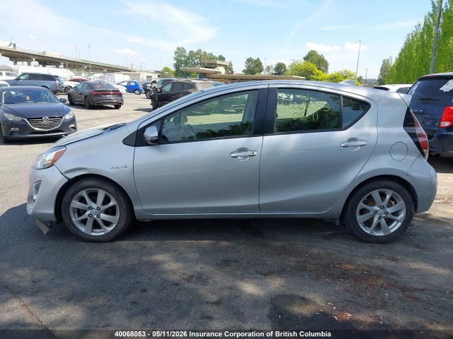 JTDKDTB37G1122560 Toyota Prius