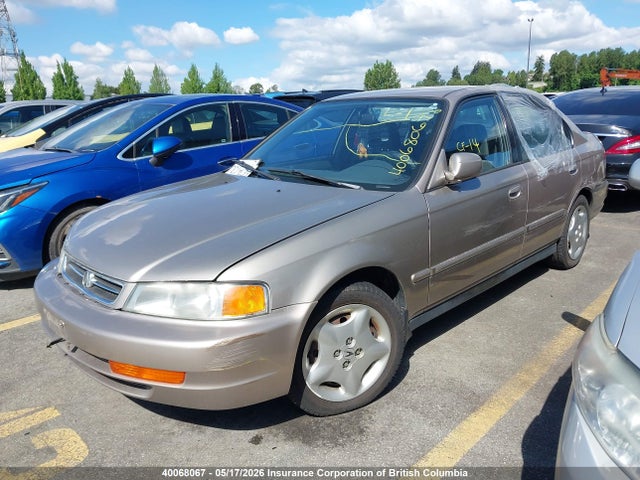 40068067 :رقم المزاد ، 2HHMB4549XH902261 vin ، 1999 Acura 1.6el مزاد بيع