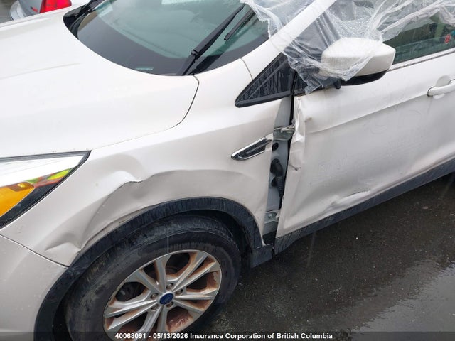 1FMCU0GDXJUA00667 Ford ESCAPE SE