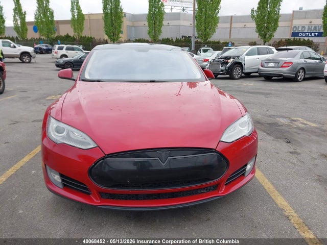 2014 Tesla Model S მანქანა იყიდება აუქციონზე, vin: 5YJSA1H15EFP52763, აუქციონის ნომერი: 40068452
