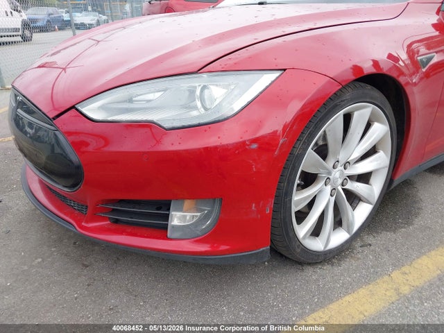 2014 Tesla Model S მანქანა იყიდება აუქციონზე, vin: 5YJSA1H15EFP52763, აუქციონის ნომერი: 40068452