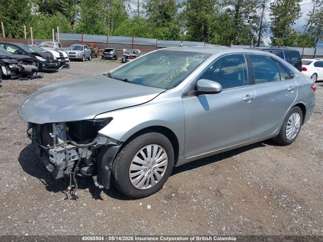 40068504 :رقم المزاد ، 4T1BF1FKXGU523076 vin ، 2016 Toyota Camry مزاد بيع
