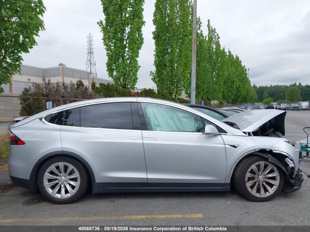 40068736 :رقم المزاد ، 5YJXCDE27HF075511 vin ، 2017 Tesla Model X Awd/standard Range مزاد بيع