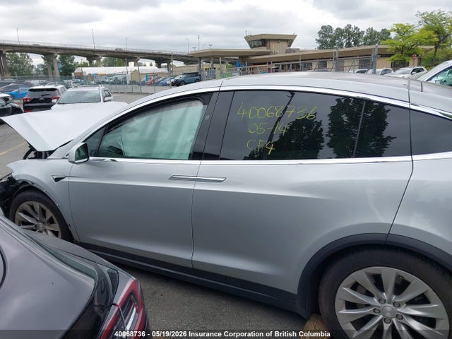 40068736 :رقم المزاد ، 5YJXCDE27HF075511 vin ، 2017 Tesla Model X Awd/standard Range مزاد بيع