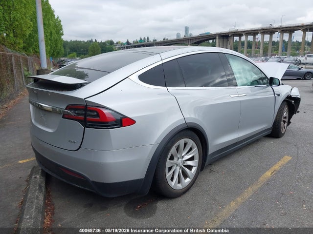 40068736 :رقم المزاد ، 5YJXCDE27HF075511 vin ، 2017 Tesla Model X Awd/standard Range مزاد بيع