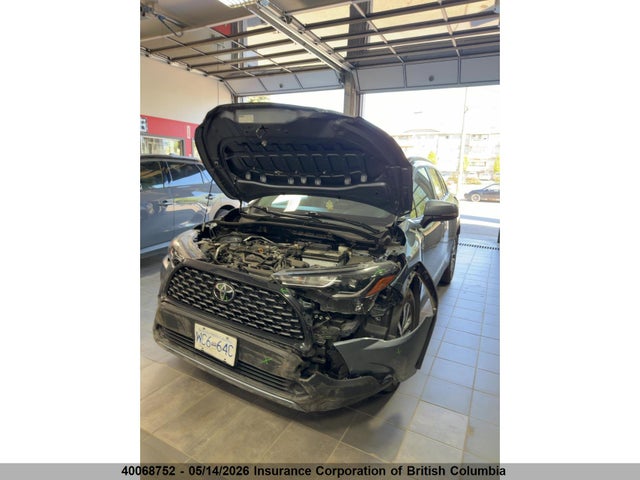 40068752 :رقم المزاد ، 7MUBAABG0RV097075 vin ، 2024 Toyota Corolla Cross Le مزاد بيع