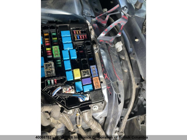 40068752 :رقم المزاد ، 7MUBAABG0RV097075 vin ، 2024 Toyota Corolla Cross Le مزاد بيع