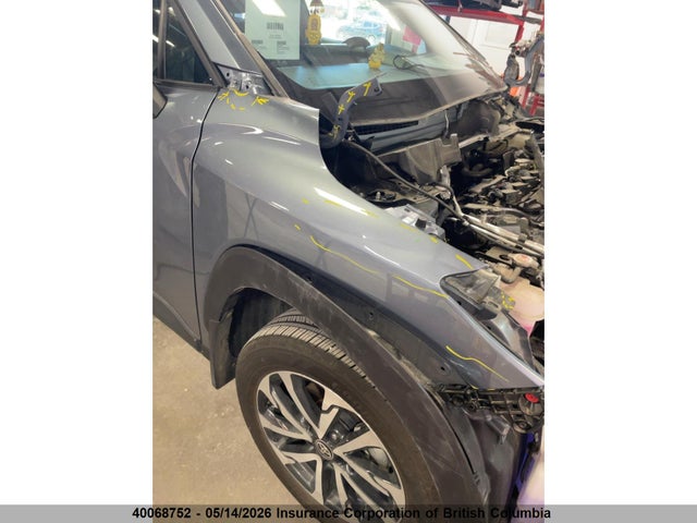 40068752 :رقم المزاد ، 7MUBAABG0RV097075 vin ، 2024 Toyota Corolla Cross Le مزاد بيع