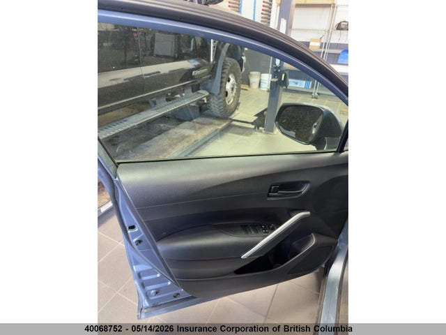 40068752 :رقم المزاد ، 7MUBAABG0RV097075 vin ، 2024 Toyota Corolla Cross Le مزاد بيع