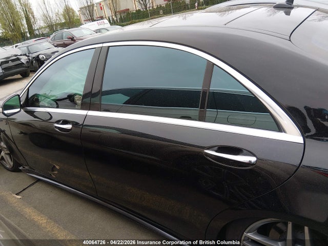 WDDUG8GB2JA372301 Mercedes-Benz S 560 4matic