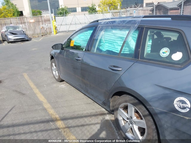 3VW717AU5JM764363 Volkswagen Golf Sportwagen S