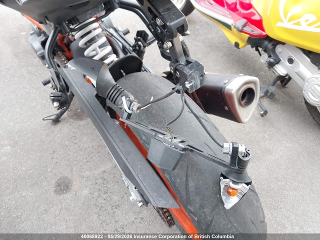 MD2JPJ400KC214580 KTM 390 Duke
