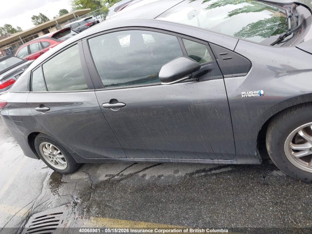 JTDKAMFP6N3204213 Toyota Prius