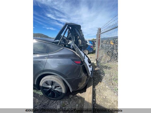 2025 Tesla Model Y მანქანა იყიდება აუქციონზე, vin: 7SAYGDED8SF293560, აუქციონის ნომერი: 40068997