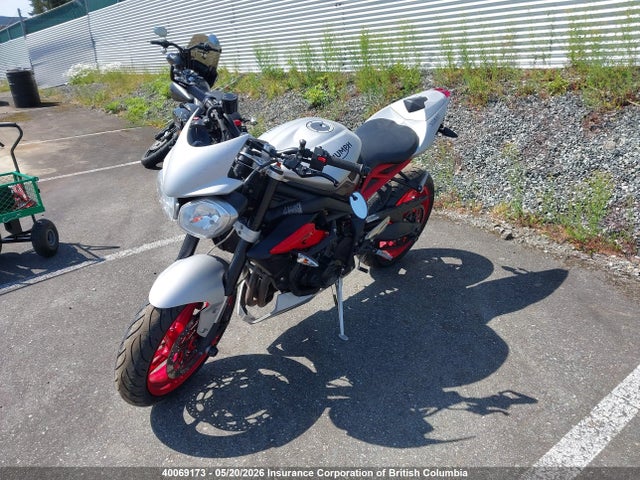 40069173 :رقم المزاد ، SMTL03NE6FT689411 vin ، 2015 Triumph Street Triple R مزاد بيع