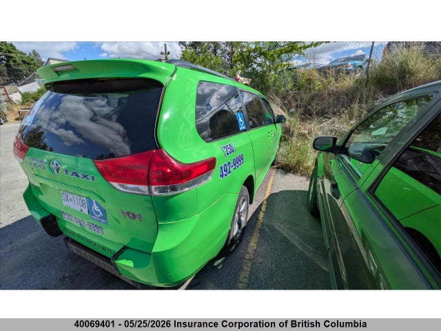 40069401 :رقم المزاد ، 5TDKA3DC1BS005932 vin ، 2011 Toyota Sienna Le مزاد بيع