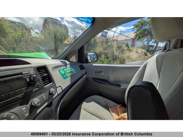 40069401 :رقم المزاد ، 5TDKA3DC1BS005932 vin ، 2011 Toyota Sienna Le مزاد بيع