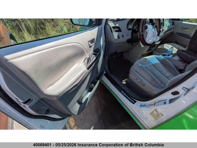 40069401 :رقم المزاد ، 5TDKA3DC1BS005932 vin ، 2011 Toyota Sienna Le مزاد بيع