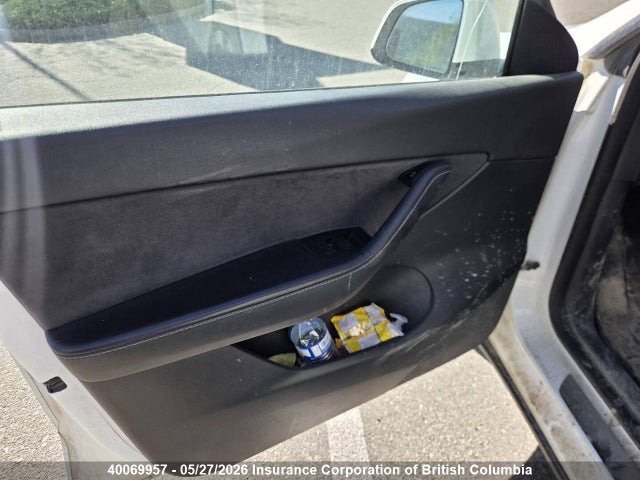 7SAYGAEE1NF377425 Tesla Model Y