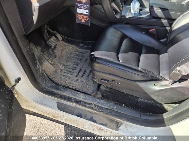 7SAYGAEE1NF377425 Tesla Model Y