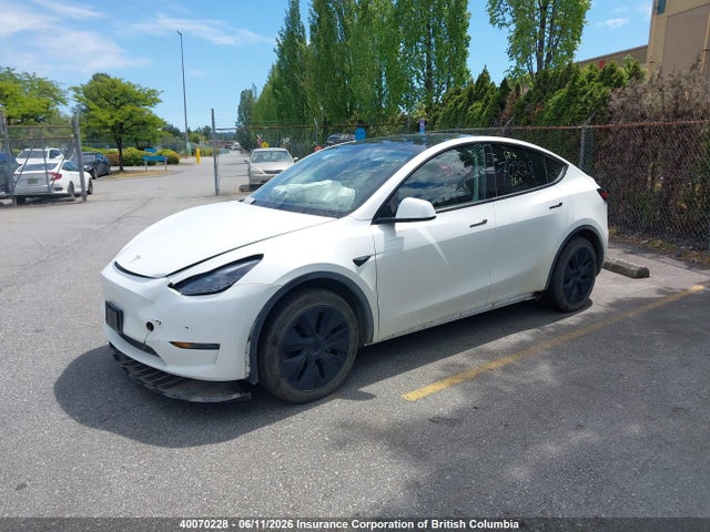 Tesla Model Y Long Range 2025 7SAYGAEE1SF229464 Image 2