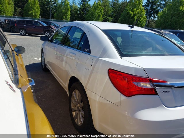 Auction sale of the 2013 Chrysler 200, vin: 1C3CCBAB6DN523617, lot number: 40070305