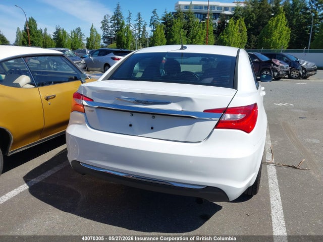 Auction sale of the 2013 Chrysler 200, vin: 1C3CCBAB6DN523617, lot number: 40070305