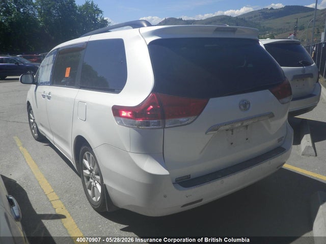 40070907 :رقم المزاد ، 5TDDK3DC6DS062099 vin ، 2013 Toyota Sienna Xle/limited مزاد بيع