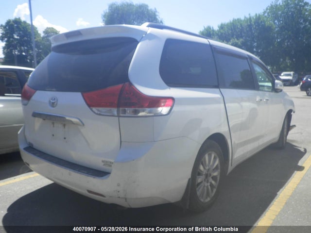 40070907 :رقم المزاد ، 5TDDK3DC6DS062099 vin ، 2013 Toyota Sienna Xle/limited مزاد بيع