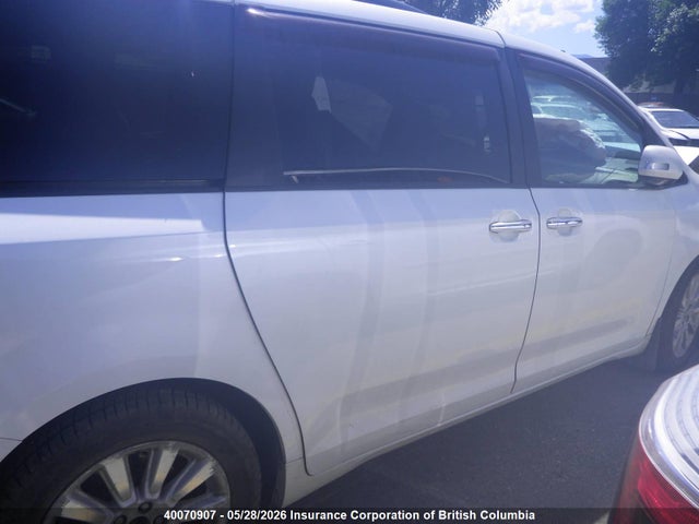 40070907 :رقم المزاد ، 5TDDK3DC6DS062099 vin ، 2013 Toyota Sienna Xle/limited مزاد بيع