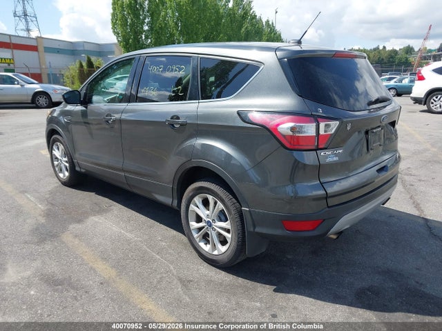40070952 :رقم المزاد ، 1FMCU0GD0HUE60365 vin ، 2017 Ford Escape Se مزاد بيع