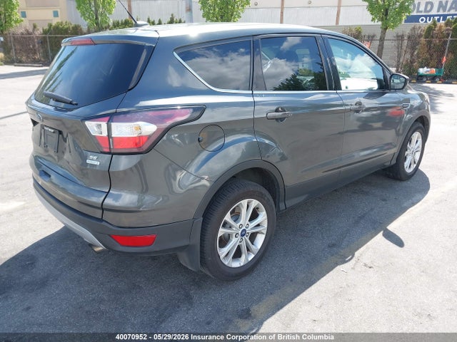 40070952 :رقم المزاد ، 1FMCU0GD0HUE60365 vin ، 2017 Ford Escape Se مزاد بيع