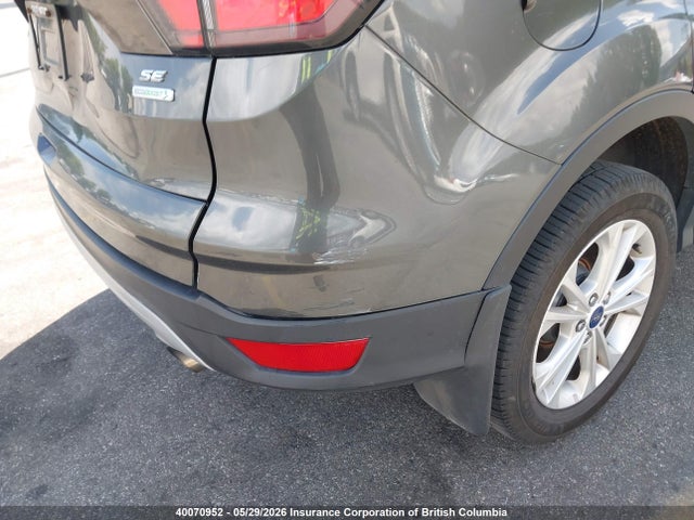 40070952 :رقم المزاد ، 1FMCU0GD0HUE60365 vin ، 2017 Ford Escape Se مزاد بيع