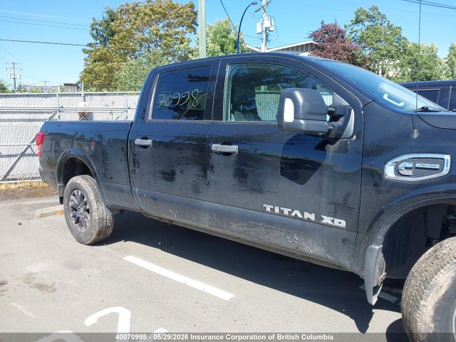 40070998 :رقم المزاد ، 1N6BA1F49JN529034 vin ، 2018 Nissan Titan مزاد بيع
