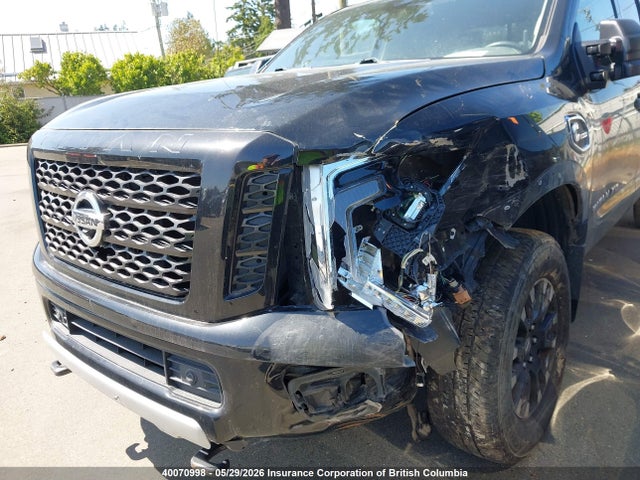 40070998 :رقم المزاد ، 1N6BA1F49JN529034 vin ، 2018 Nissan Titan مزاد بيع