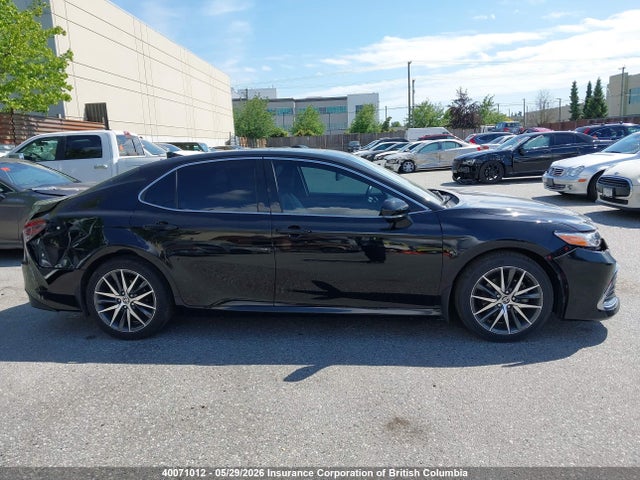 40071012 :رقم المزاد ، 4T1B21HK4NU017877 vin ، 2022 Toyota Camry مزاد بيع