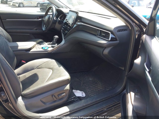 40071012 :رقم المزاد ، 4T1B21HK4NU017877 vin ، 2022 Toyota Camry مزاد بيع