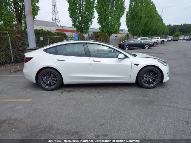 2022 Tesla Model 3 მანქანა იყიდება აუქციონზე, vin: 5YJ3E1EA4NF165550, აუქციონის ნომერი: 40071049