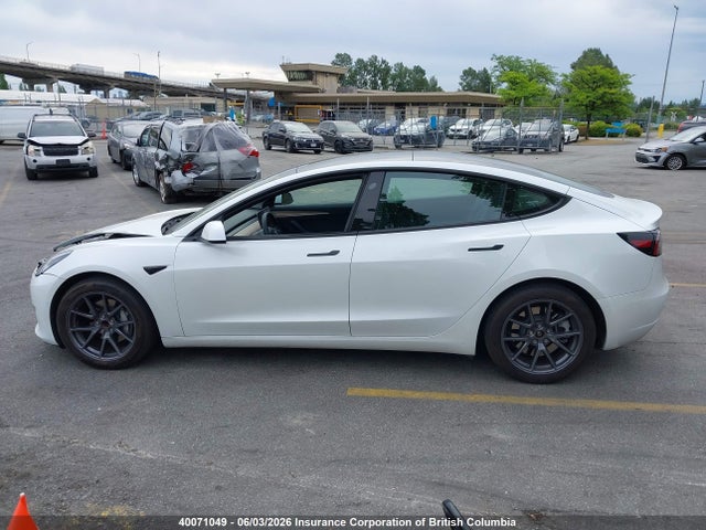 2022 Tesla Model 3 მანქანა იყიდება აუქციონზე, vin: 5YJ3E1EA4NF165550, აუქციონის ნომერი: 40071049