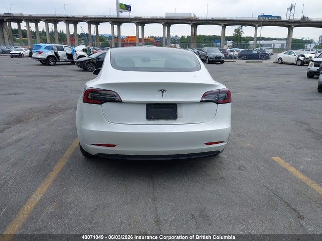 2022 Tesla Model 3 მანქანა იყიდება აუქციონზე, vin: 5YJ3E1EA4NF165550, აუქციონის ნომერი: 40071049