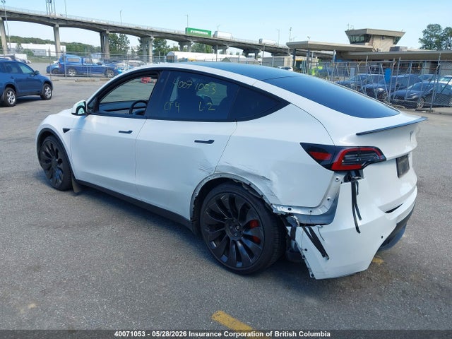 40071053 :رقم المزاد ، 7SAYGDEF5NF410632 vin ، 2022 Tesla Model Y Performance مزاد بيع