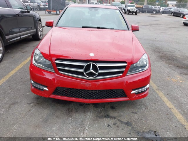 2014 Mercedes-benz C 300 4matic მანქანა იყიდება აუქციონზე, vin: WDDGF8ABXEA949350, აუქციონის ნომერი: 40071123