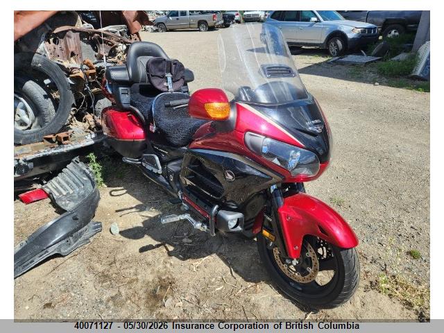 40071127 :رقم المزاد ، JH2SC68X1FK100116 vin ، 2015 Honda Gl1800 Al مزاد بيع