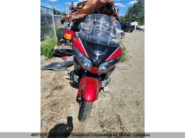 40071127 :رقم المزاد ، JH2SC68X1FK100116 vin ، 2015 Honda Gl1800 Al مزاد بيع